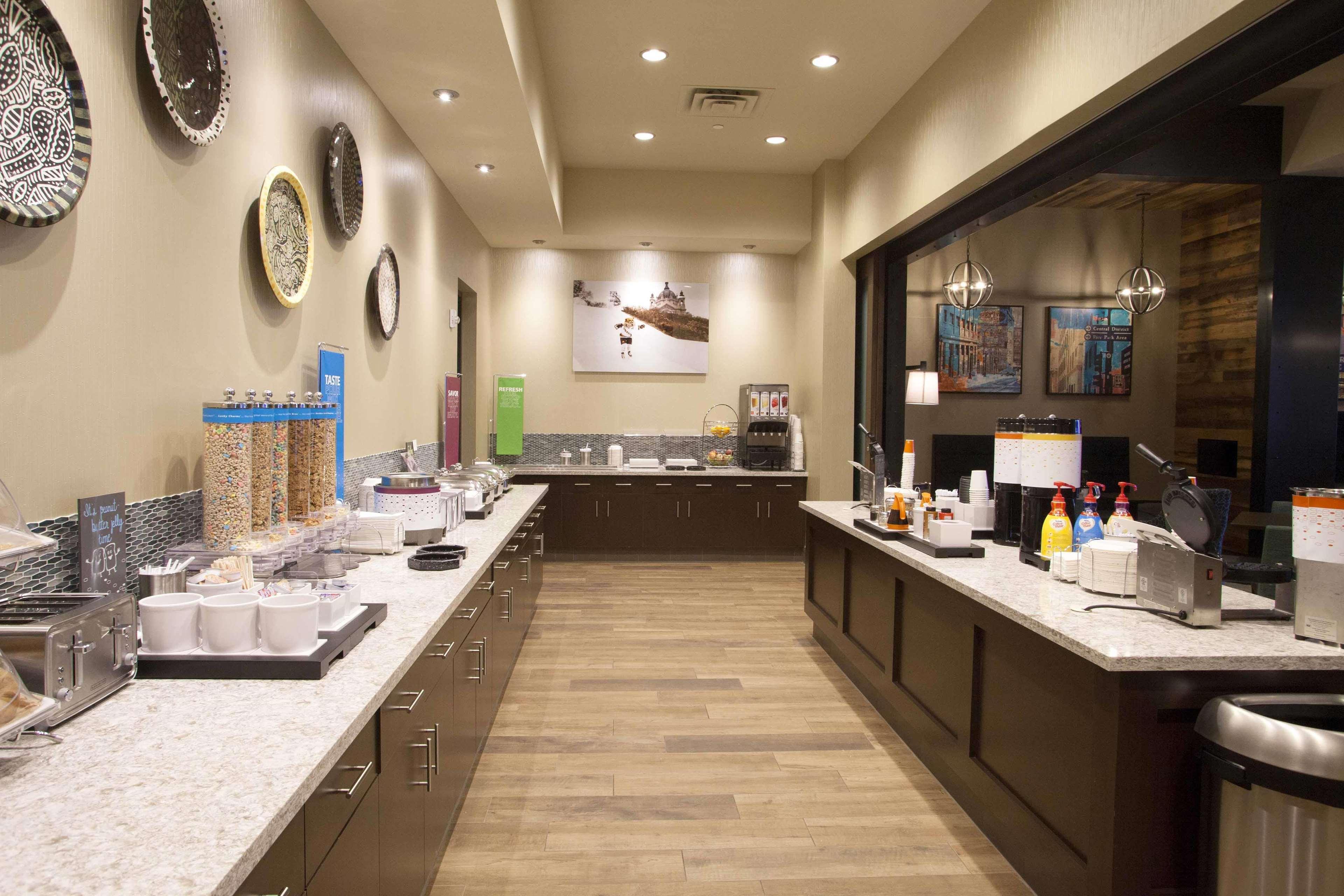 Hampton Inn & Suites St. Paul Downtown Сейнт Пол Екстериор снимка